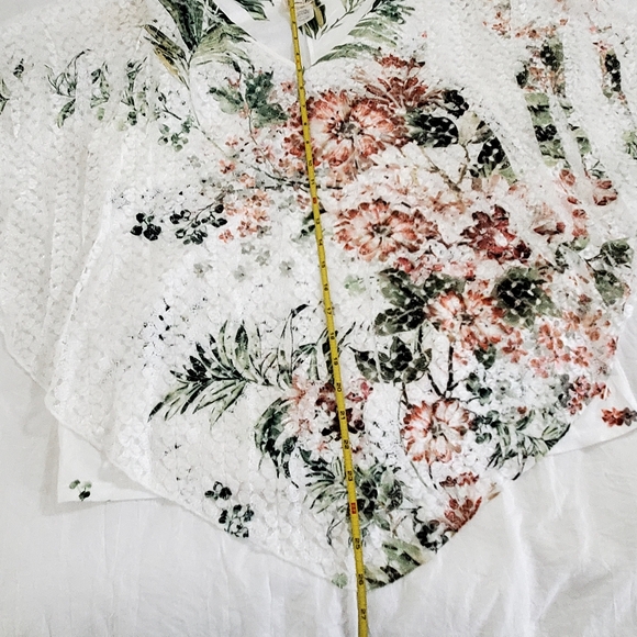 Brittany Black Womens White Lace Floral Poncho Blouse Size Large Spring Summer - Picture 12 of 13